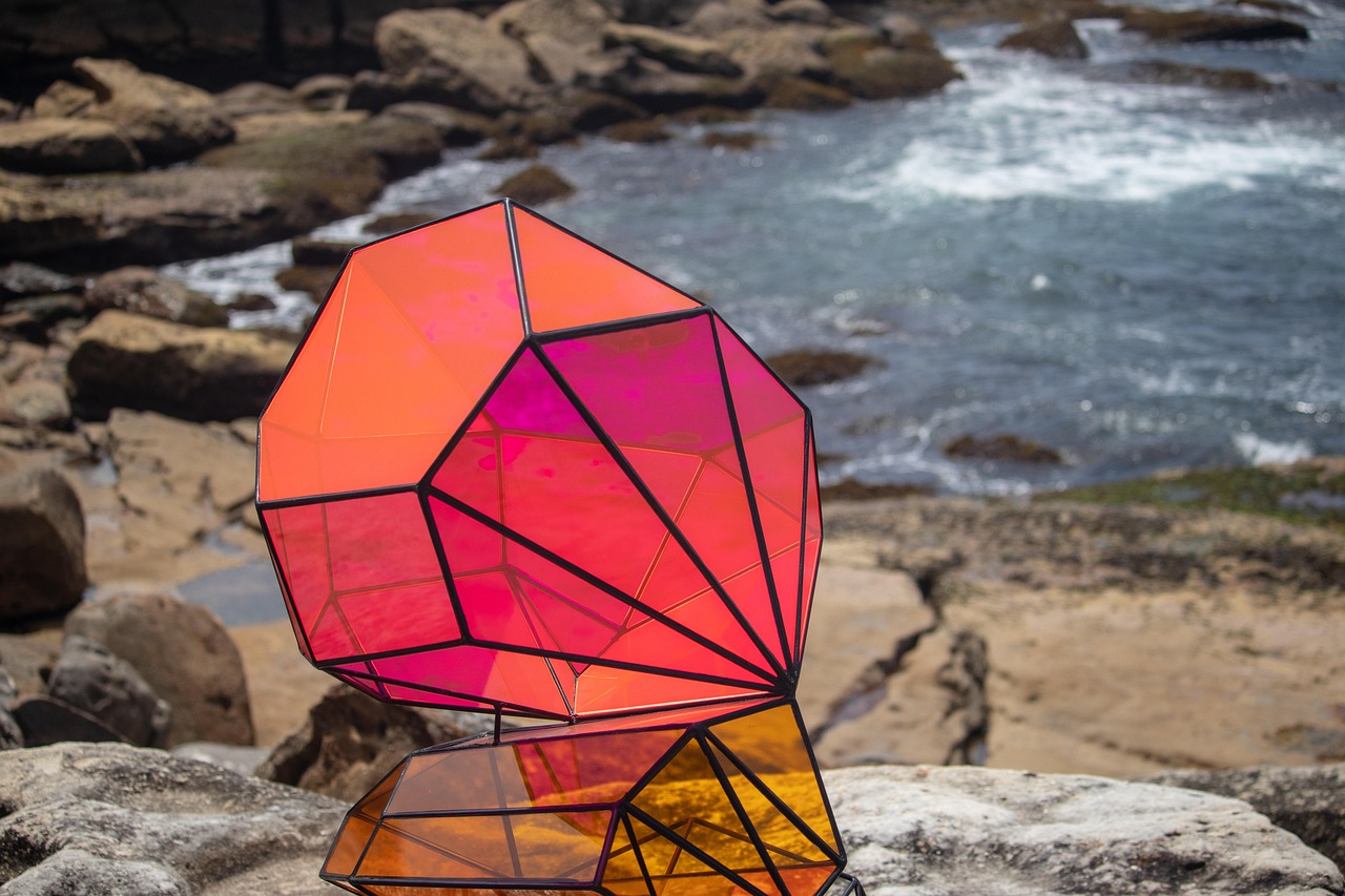 meren ranta, kallioita, oranssi monikulmio